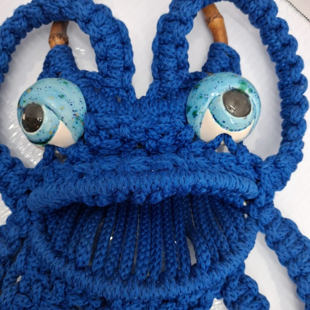 VTG 1970s Frog Macrame Blue Towel Holder Wall Hanging Rack Wood MCM Retro 20